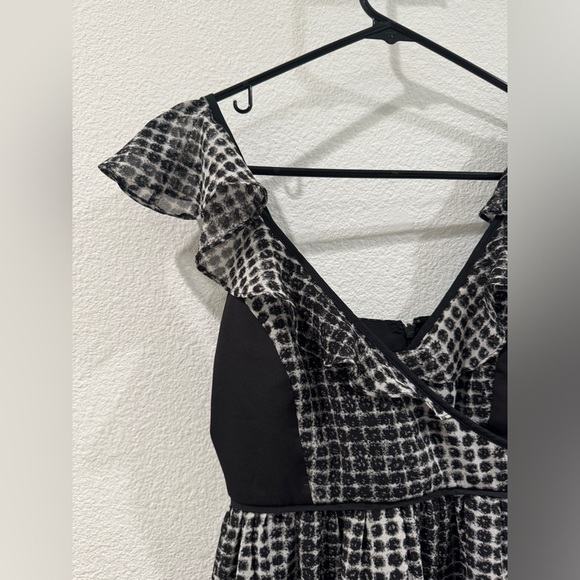 BCBGGeneration Y2K Babydoll Abstract Polka Dot Black Grey Mini Dress Size 0 - Picture 2 of 16